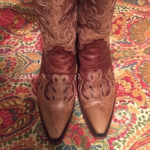 SOLD…..Justin Ladies snip toe Cowboy 🤠 Boots